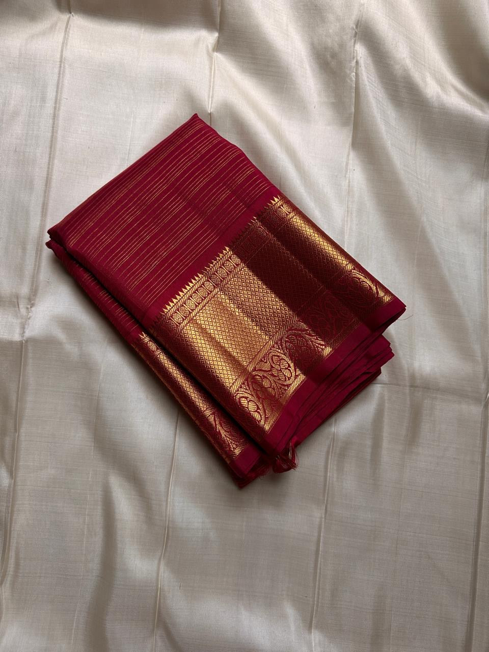 The festive red in its full glory !! ❤️

Pure silk Kanchipuram red saree with stripes and bavanji border