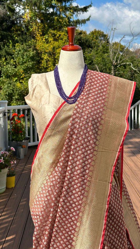 ☕ Coffee Sona  Roopa — Pure Silk-Cotton Chanderi Saree ✨
Coffee-brown with gold & silver zari buttas 🌿 Lightweight & elegant
Now $69 (was $99) | Ships from New Jersey | $5 USA Shipping 🇺🇸