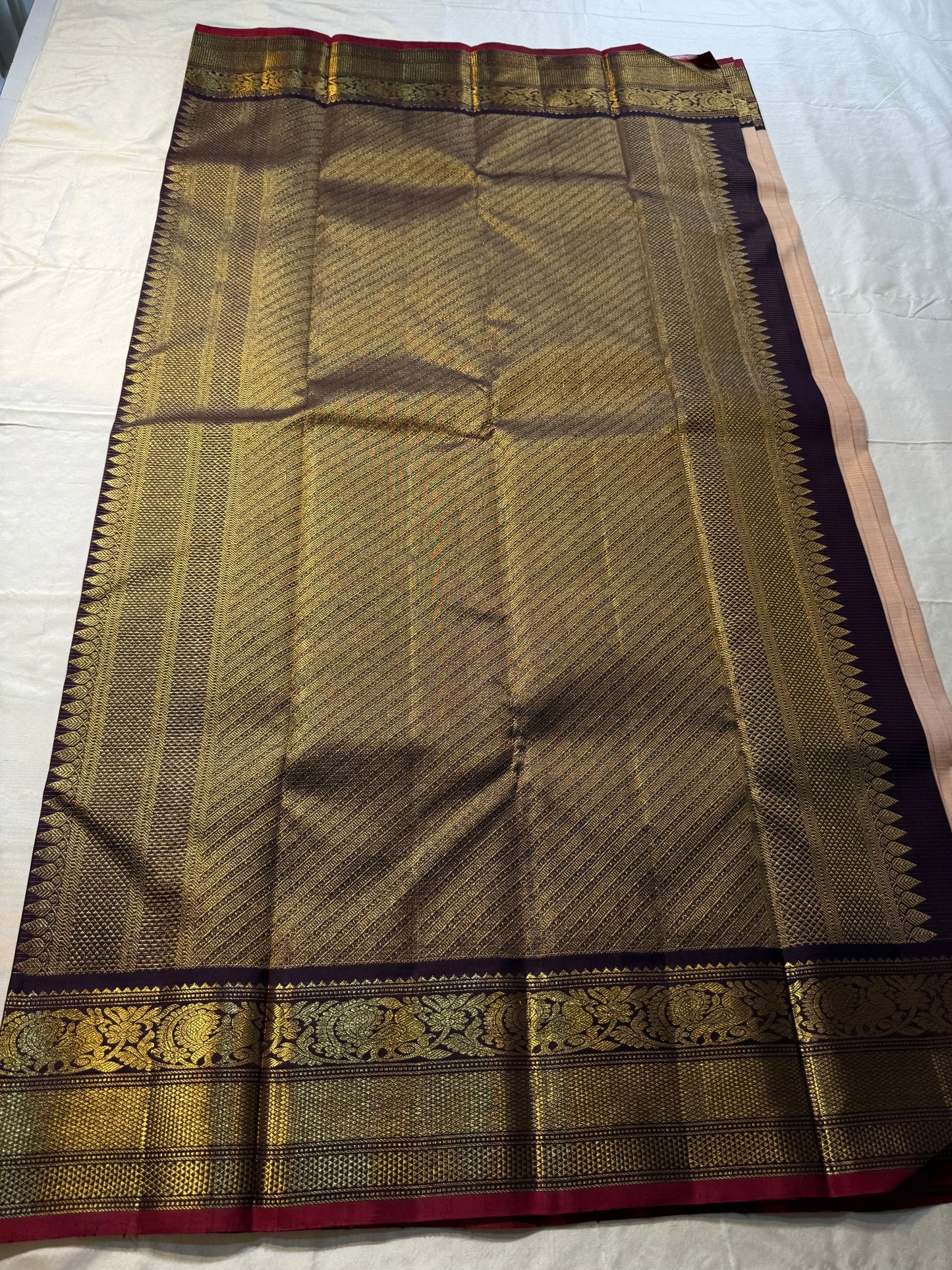 Butterscotch Vairaoosi — Pure Silk Kanchipuram Saree
Sand–butterscotch vaira oosi body • Maroon–plum korvai borders • Antique gold zari floral & peacock weave
Silk Mark Certified ✅ • Fall & Pico Done ✅ • Blouse Stitching Available ($30) ✅ • Ships in Two W