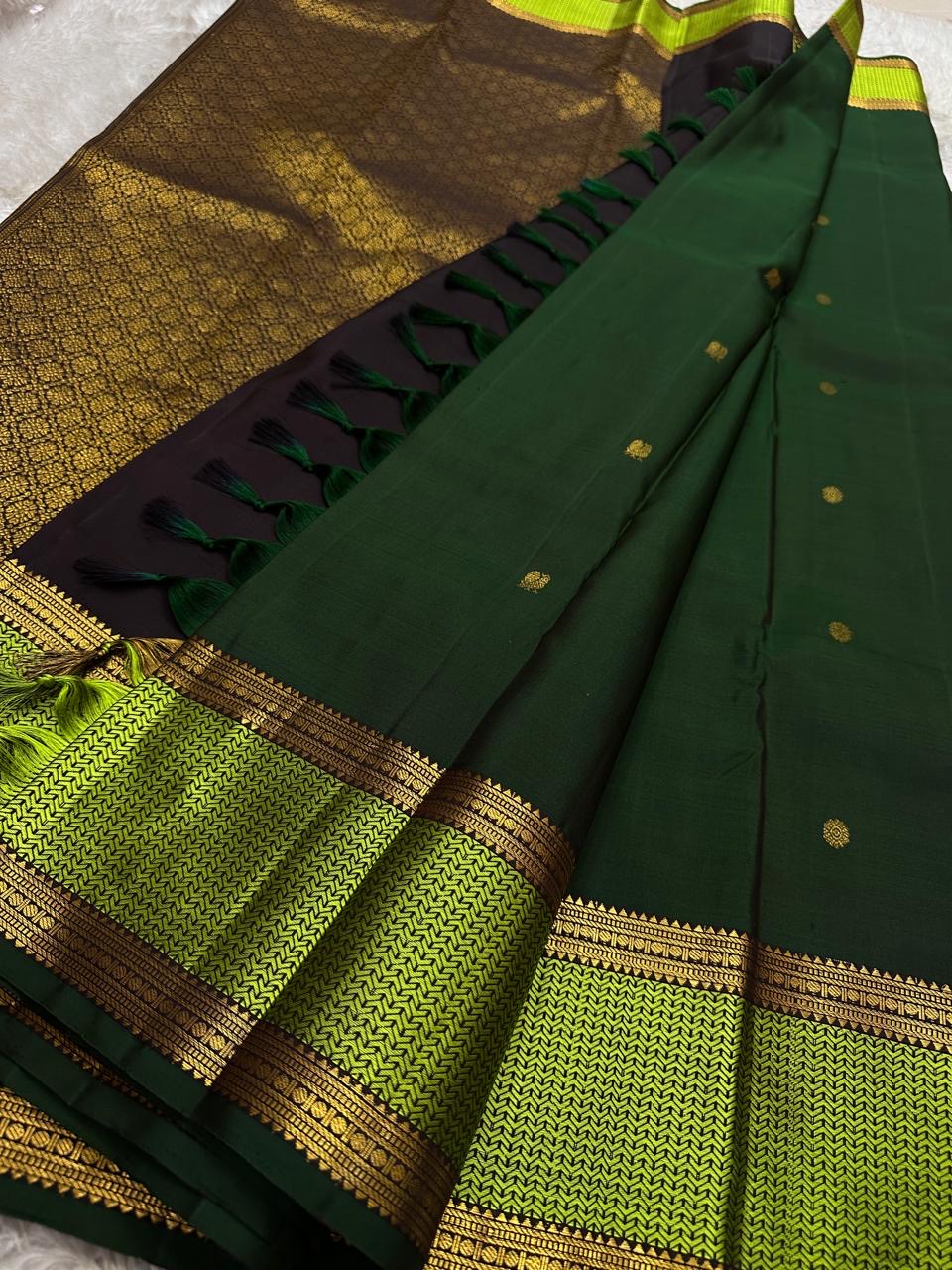Pachai Maragatham — Pure Kanchipuram Silk Saree
Deep pachai (forest green) body with gold chakram buttas and maragatham chevron zari borders, finished with a coffee-brown brocade pallu.
Silk Mark Certified • Blouse Stitching Available ($30) • Free Shippin