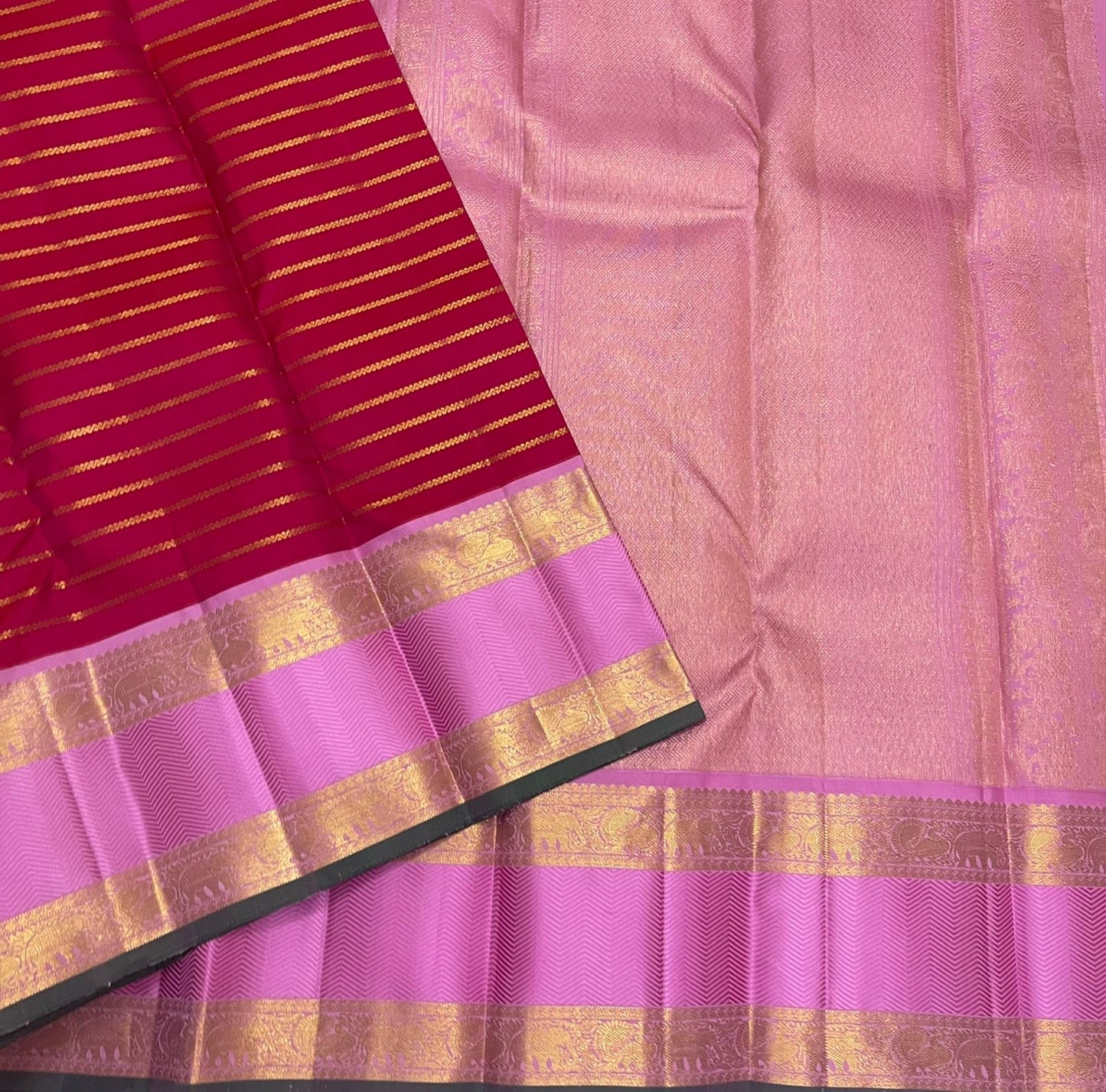 Peony Sringara Velthari — Pure Kanchipuram Silk Saree
Rani magenta body with gold velthari stripes and peony-pink chevron zari border
Silk Mark Certified • Free Shipping within USA • Ships in Two Weeks ✅
