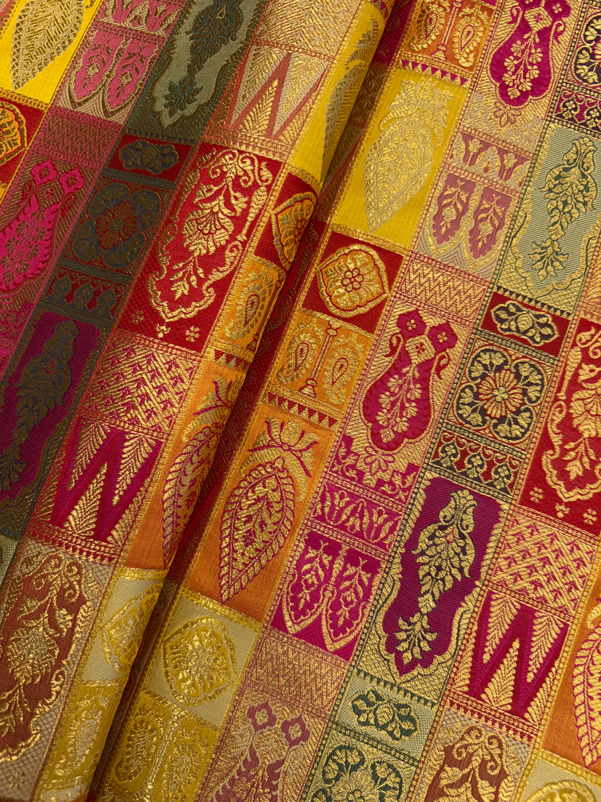 Multicolored Banarasi Blouses — Made to Measure
Pure Silk Banarasi fabrics in rare rainbow shades, tailored to your fit.
Free Shipping within USA • DM with measurements and screenshot of fabric • Ships in Two–Three Weeks ✨