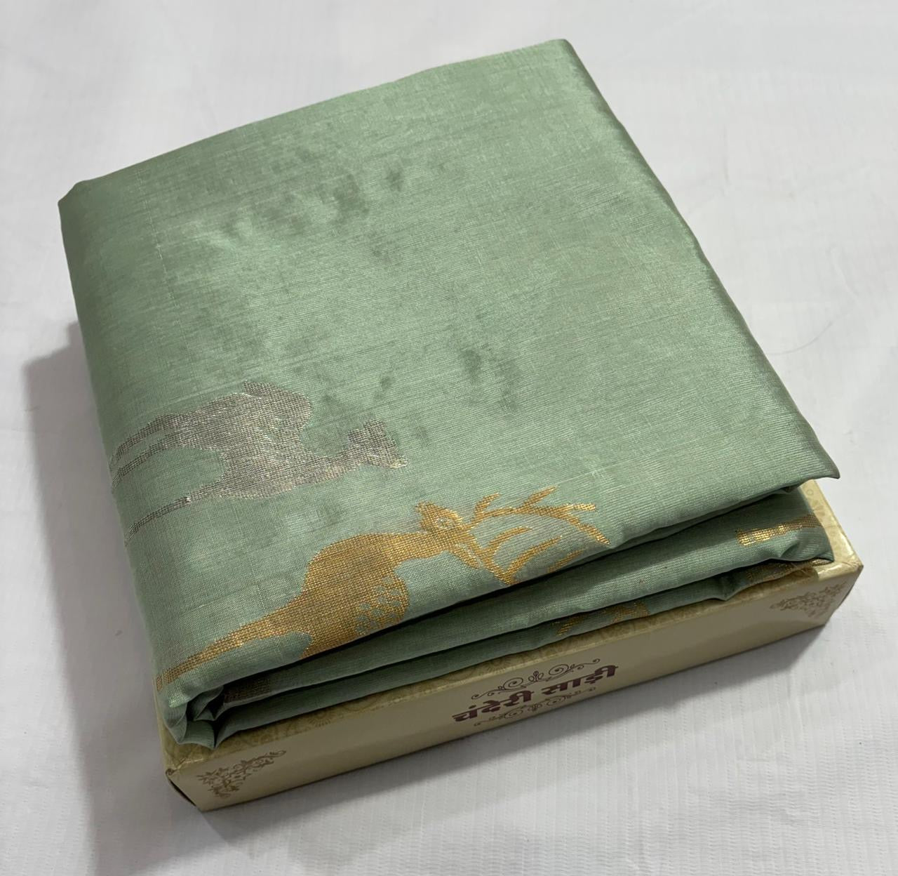 Pure Silk Chanderi – Sage Green with Gold & Silver Stag Motifs
Subtle Kaddi Border & Matching Sage Tissue Pallu ✨
Silk Mark Certified • Free Shipping within USA • Ships in Two Weeks