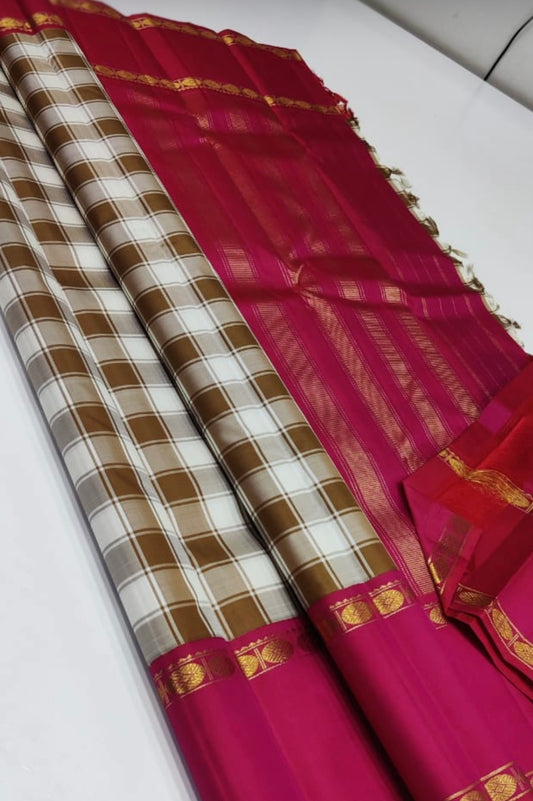 Ivory & Caramel beige Checked Pure Silk Saree

Rani-Pink Rettapet Border with Gold Zari Coin Roundels

Rich Rani-Pink Zari Pallu with Chevron & Stripe Weave

Pink Blouse Piece with Matching Zari Border
silk Mark certified , 2g Zari korvai Kanchipuram