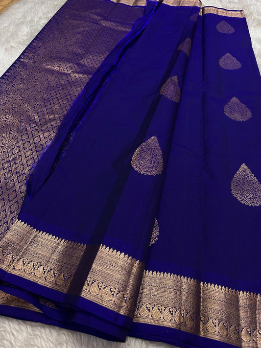 Thamarai — Ocean Blue — Pure Kanchipuram Silk Saree
Ocean Blue with Gold Zari Leaf Buttas & Diamond Jaal Pallu
Silk Mark Certified • Free Shipping within USA • Ships in Two Weeks