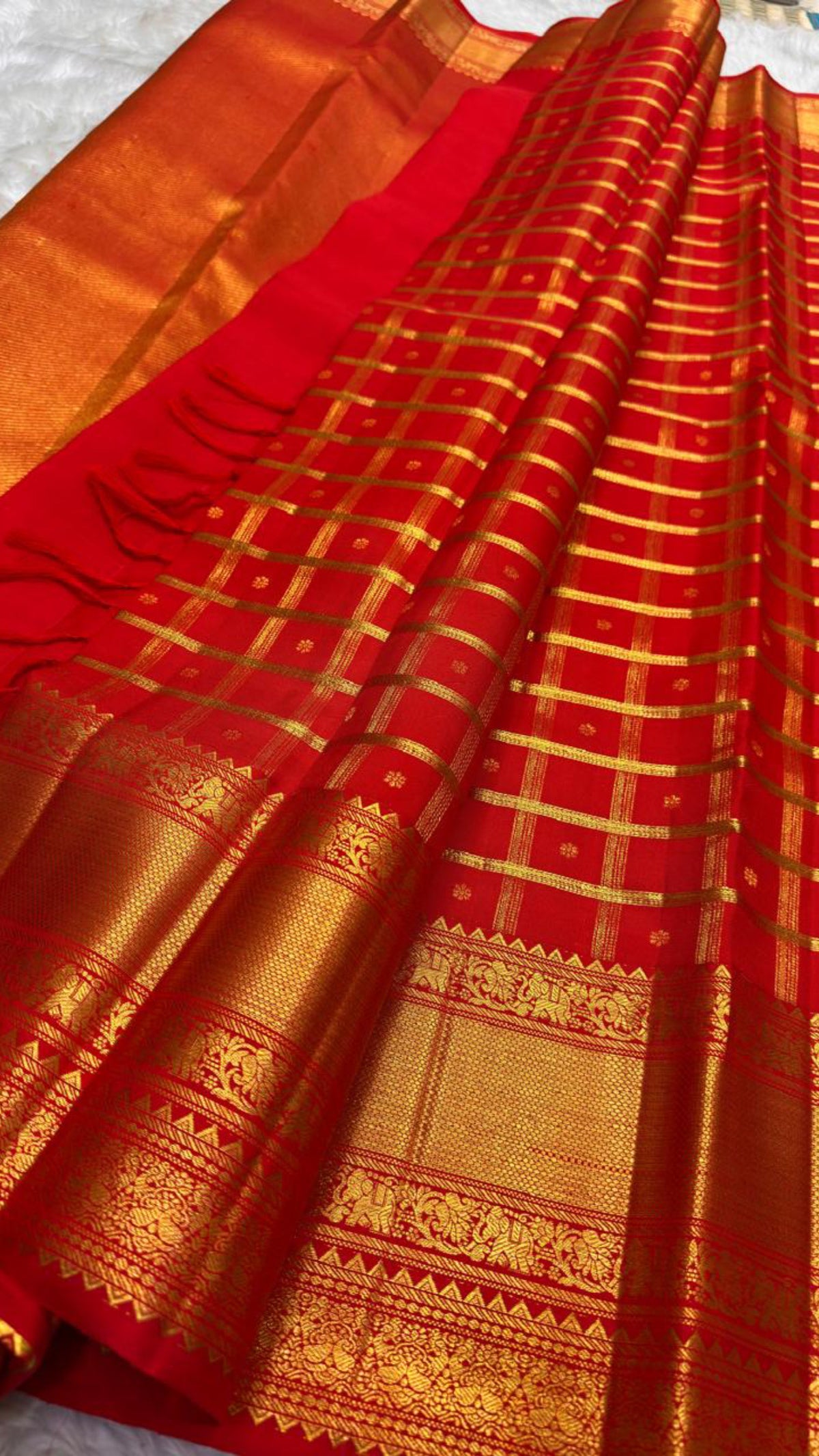 Vermilion Red Handwoven Pure Silk Kanchipuram Zari Kattam Saree with Broad Gold Border – additional detail view 4