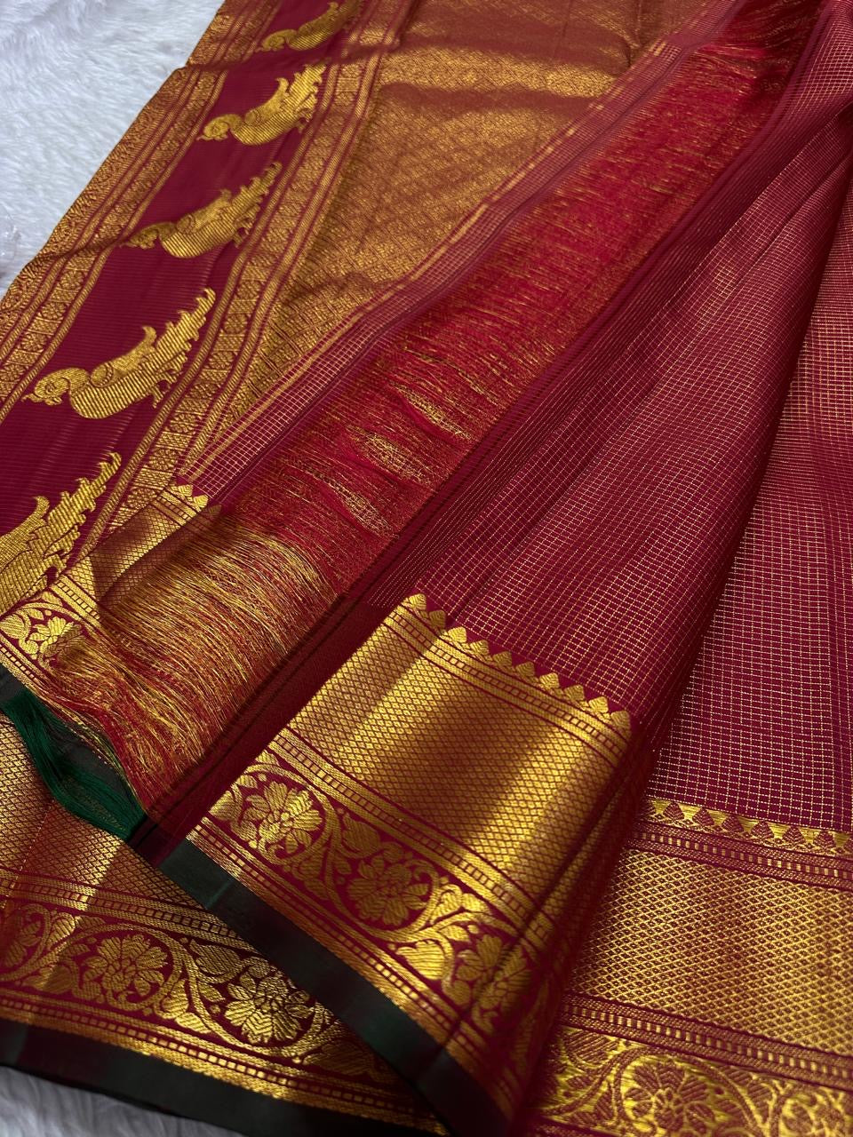 Mihira – Kalyana Arraku Kanchipuram Pure Silk Saree with Zari Kattam, Mayil & Kamalam Buttas, Floral Arai Madam Border, and Adai-Woven Parrot Pallu