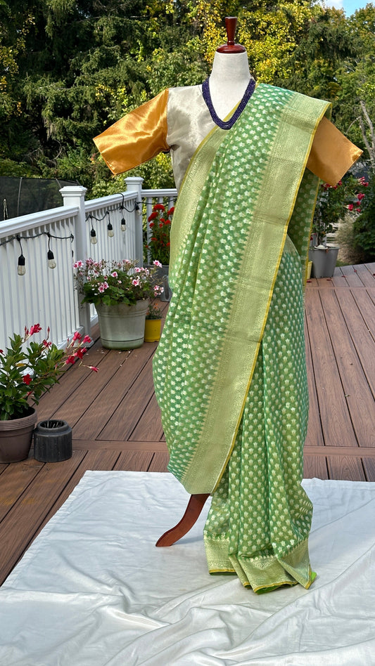 💚 Spring Green — Pure Silk-Cotton Chanderi Saree ✨
Fresh spring-green with soft gold zari buttas 🌿 Lightweight & elegant
Now $69 (was $112) | Ships from New Jersey | $5 USA Shipping 🇺🇸