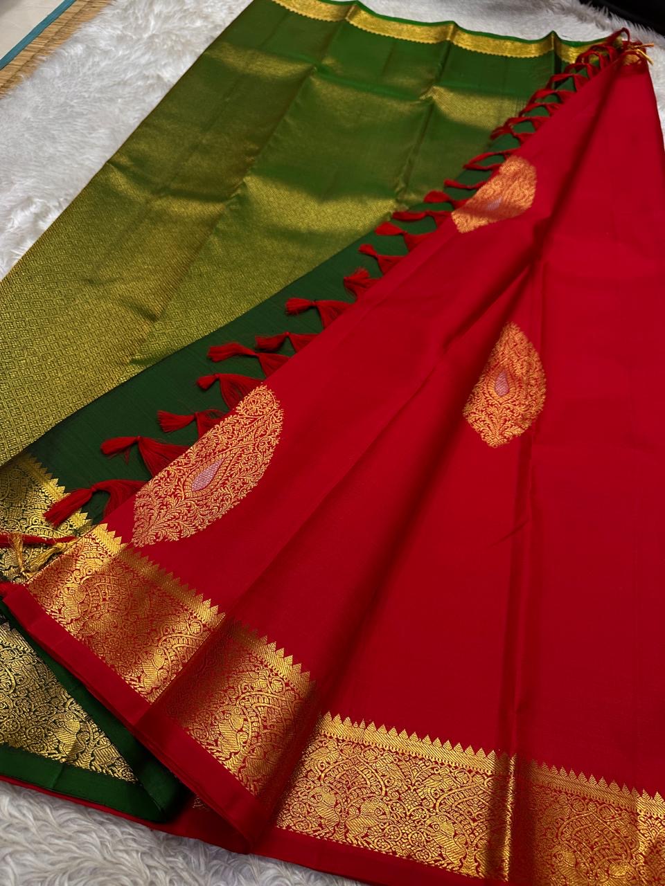 💎vermillion Bloom — Pure Kanchipuram Handloom Silk Saree

Deep vermillion Bloom • Emerald Pallu • Grand Gold Paisley Weave
Luxury heirloom silk with artisanal zari craftsmanship — Silk Mark Certified | Free Shipping Within USA | Ships in Two Weeks