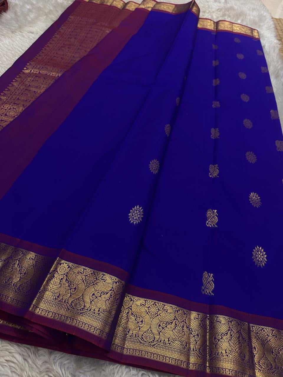 Swaram Lightweight – Celestial Royal Indigo
Feather-Light Indigo Kanchipuram Silk Saree
Yali & Peacock Zari Border with Heritage Buttas