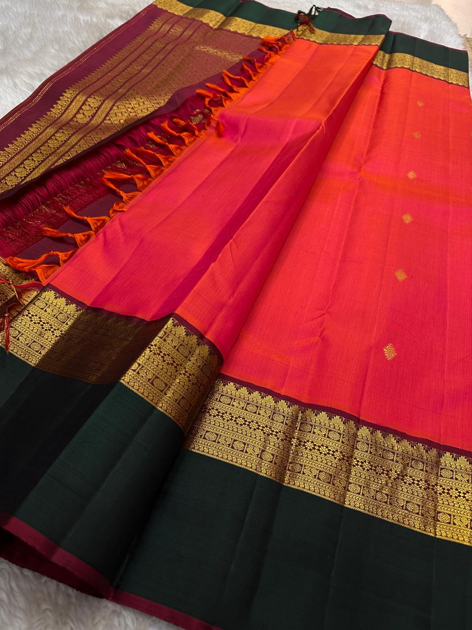 Scarlet Grove – Pure Kanchipuram Silk Saree
Fiery scarlet body with delicate golden leaf buttas ✨
Deep green korvai borders in rich zari temple motifs

Silk Mark Certified, delivery in 2 weeks