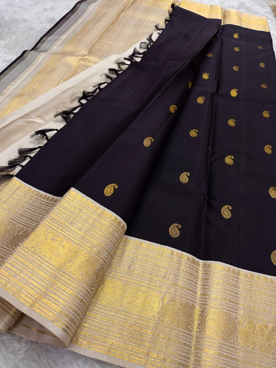 Dark Kanchana Purple Handwoven Pure Silk Kanjivaram Saree with Maanga Butta and Cream Gold Zari Border