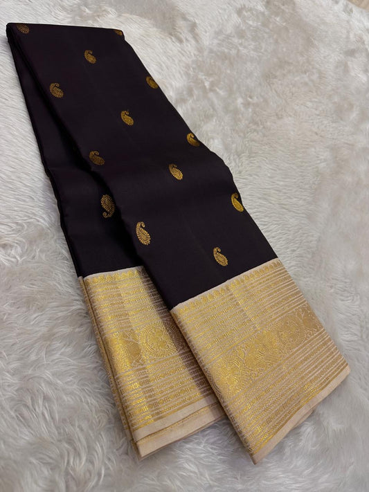 Dark Kanchana Purple Handwoven Pure Silk Kanjivaram Saree with Maanga Butta and Cream Gold Zari Border