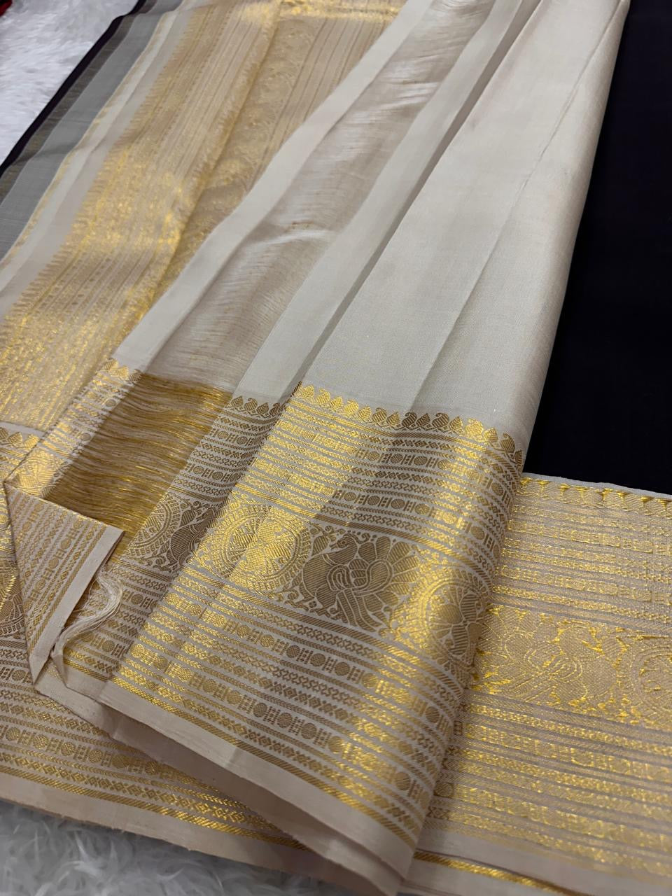 Dark Kanchana Purple Handwoven Pure Silk Kanjivaram Saree with Maanga Butta and Cream Gold Zari Border
