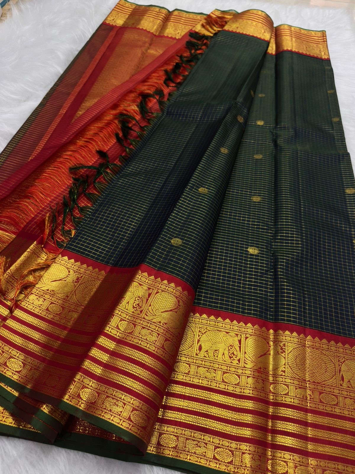 Deep Forest Green Handwoven Pure Silk Kanchipuram Saree with Zari Kattam Body and Grand Crimson Border