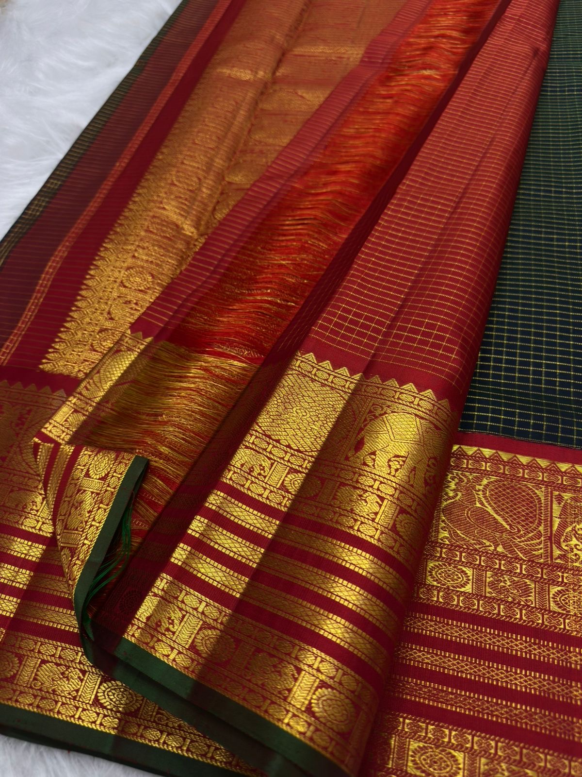Deep Forest Green Handwoven Pure Silk Kanchipuram Saree with Zari Kattam Body and Grand Crimson Border