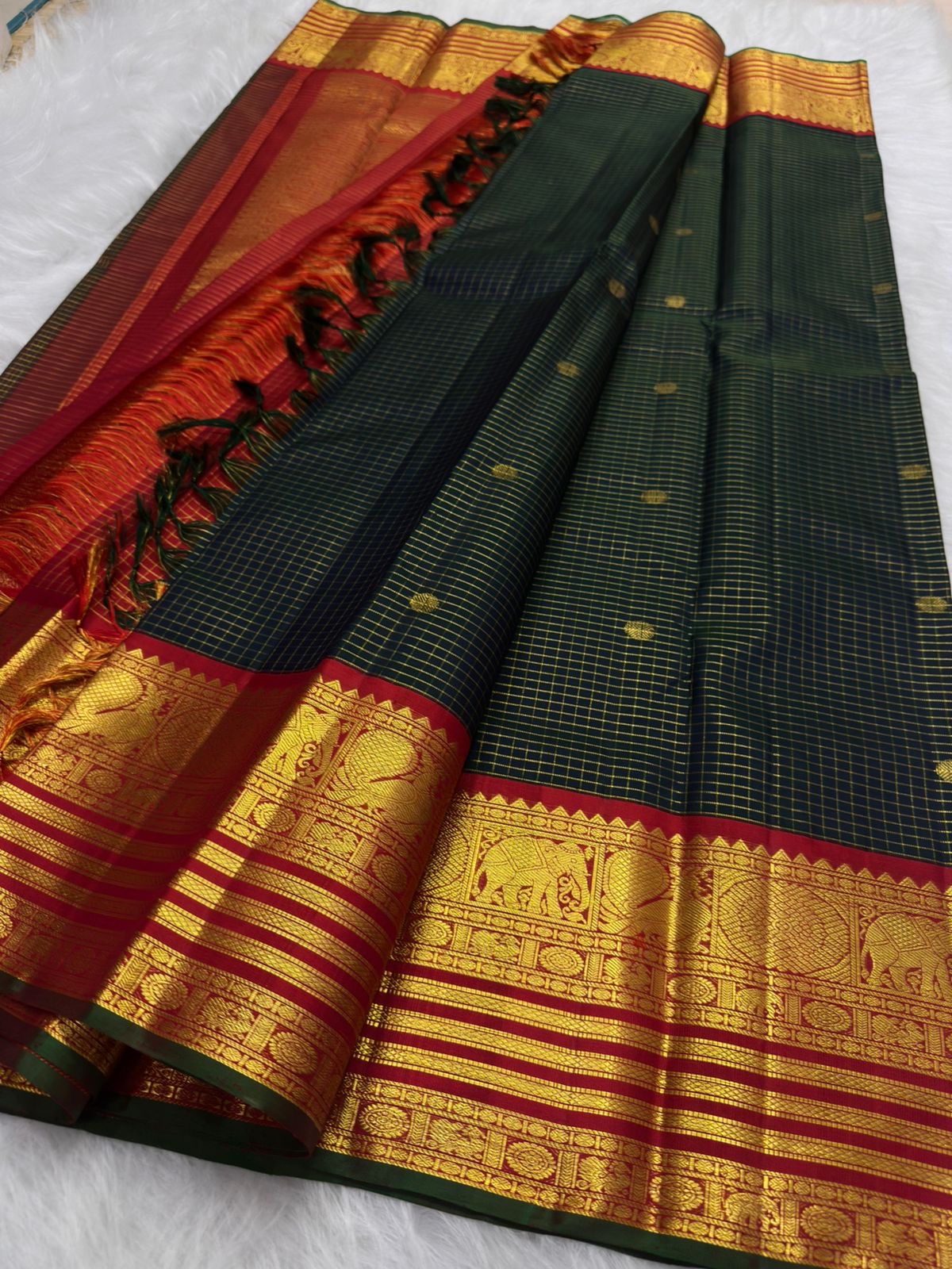 Deep Forest Green Handwoven Pure Silk Kanchipuram Saree with Zari Kattam Body and Grand Crimson Border