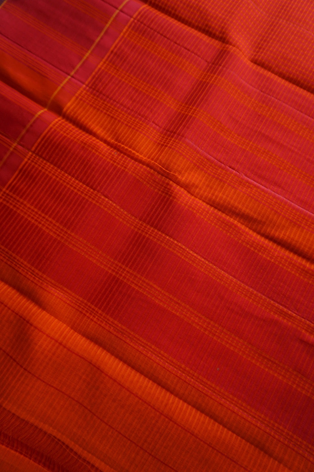 Koorainadu- Red - silk Cotton Saree – Lightweight & Lustrous
Breathable Cotton Warp with Rich Silk Weft
Perfect Balance of Comfort and Elegance
Ideal for Daytime Celebrations & Festive Wear
Silk Mark Certified | Fall & Pico Done | Ships in Two Weeks ✅