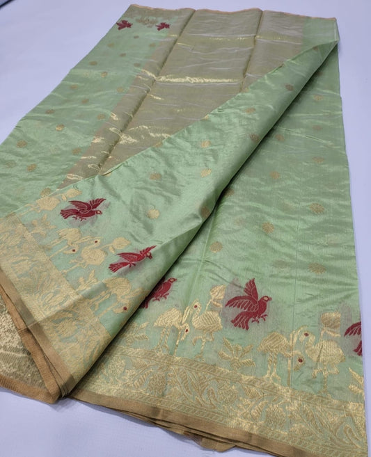 Flamingo mint 🦩✨
Pure Silk Chanderi Handloom Saree
Mint -Pink Body with Zari Buttas All Over
Flamingo & Floral Motifs with Red Mina Highlights
Gold Selvedge | Luxurious Zari Pallu | Blouse Attached stitching available