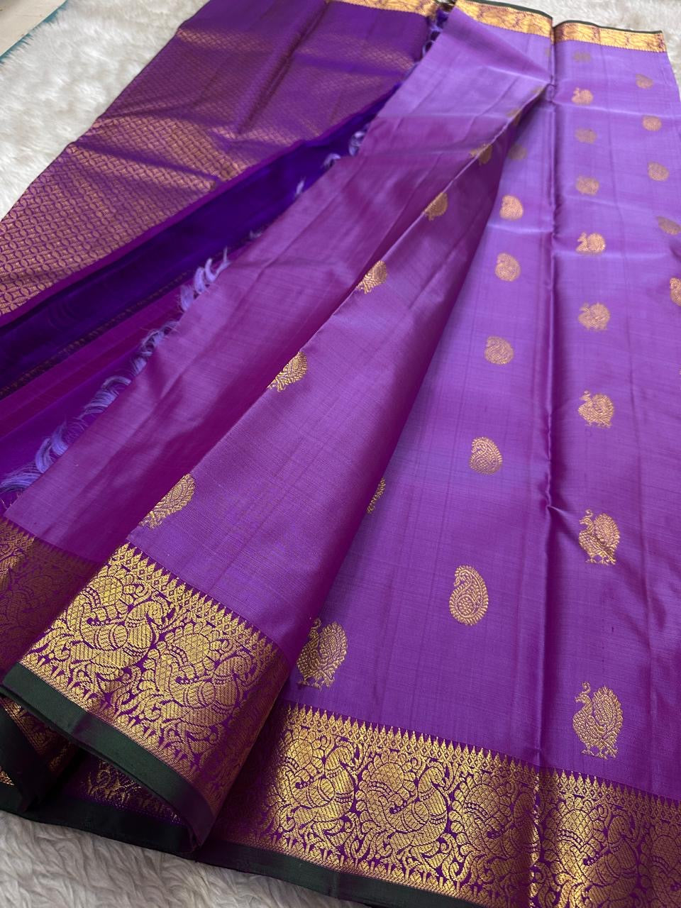 Amethyst Lustre Purple
Pure Kanchipuram Handloom Silk Saree
Golden Zari Peacocks • Heirloom Grandeur