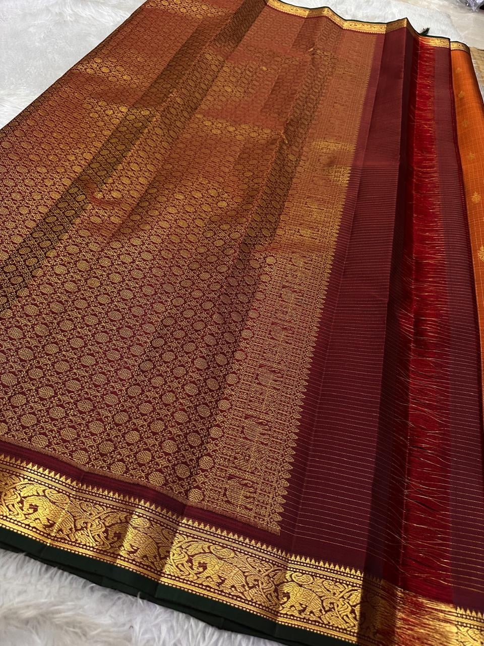 Rust Orange Zari Kattam — Petite Border | Pure Kanchipuram Silk ✨
Rust-orange body with fine zari kattam checks & gold paisley buttas 💫
Silk Mark Certified • Free Shipping within USA • Ships in Two Weeks ✅