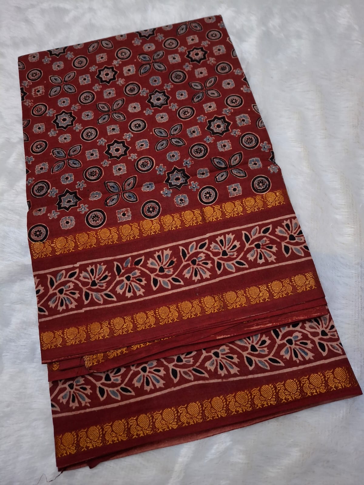 Ajrak Hand Block Print on Pure Madurai Cotton Saree
Clamp-dyed borders by Kattuchayam artisans, naturally dyed in Gujarat
Handcrafted Cotton Elegance • Free Shipping within USA • Ships in Two Weeks