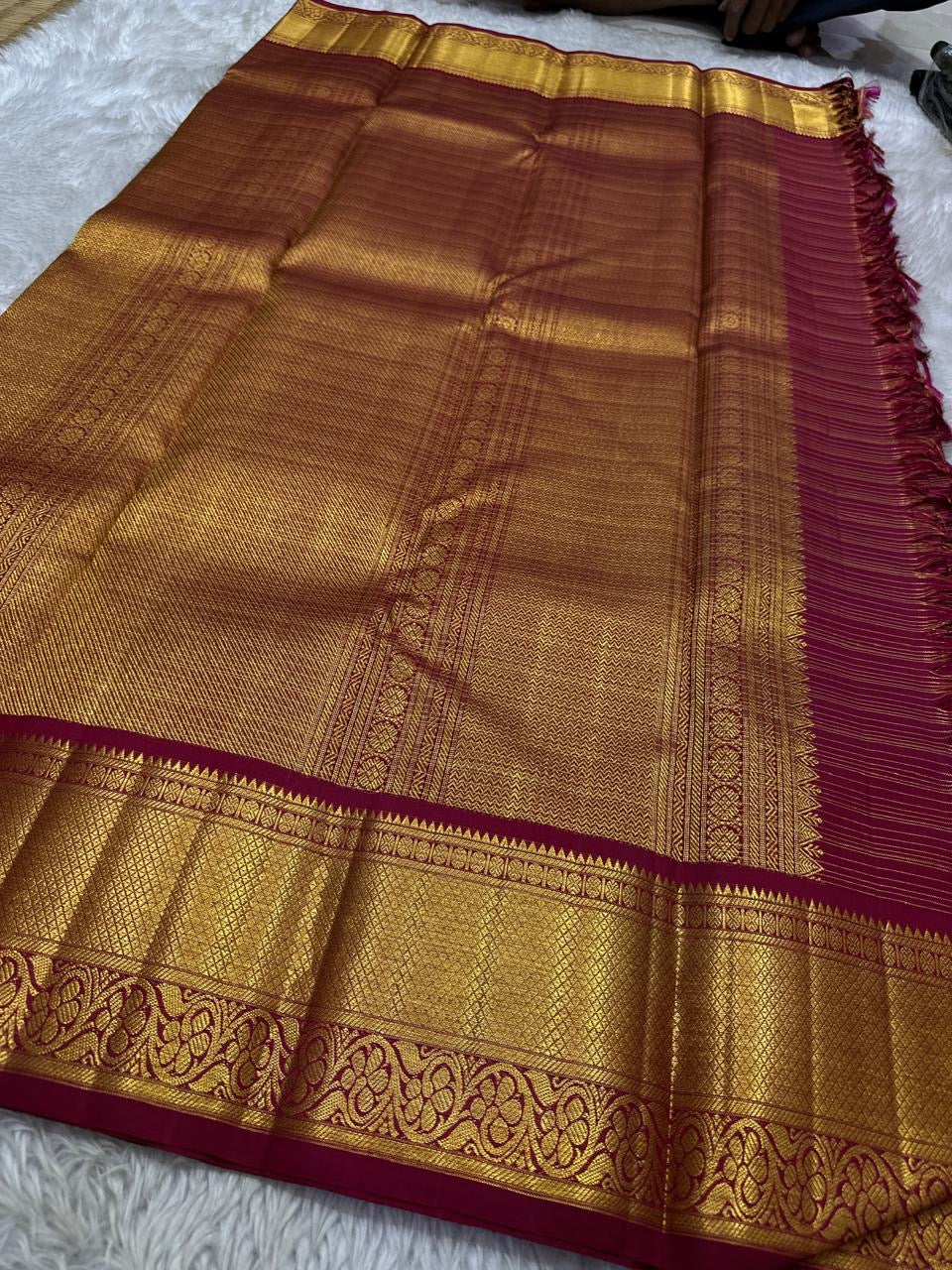 The festive red in its full glory !! ❤️

Pure silk Kanchipuram red saree with stripes and bavanji border