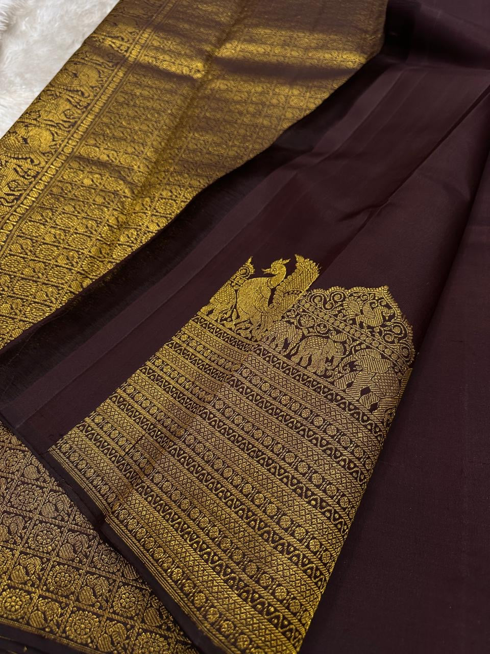 Svaroopam Brown
Temple Procession Kanchipuram Silk Saree
Antique Gold Zari-Woven Heritage Heirloom