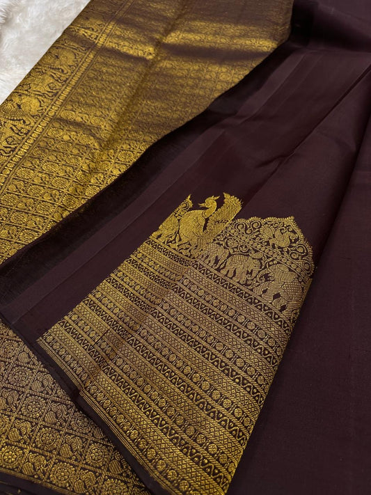 Svaroopam Brown
Temple Procession Kanchipuram Silk Saree
Antique Gold Zari-Woven Heritage Heirloom