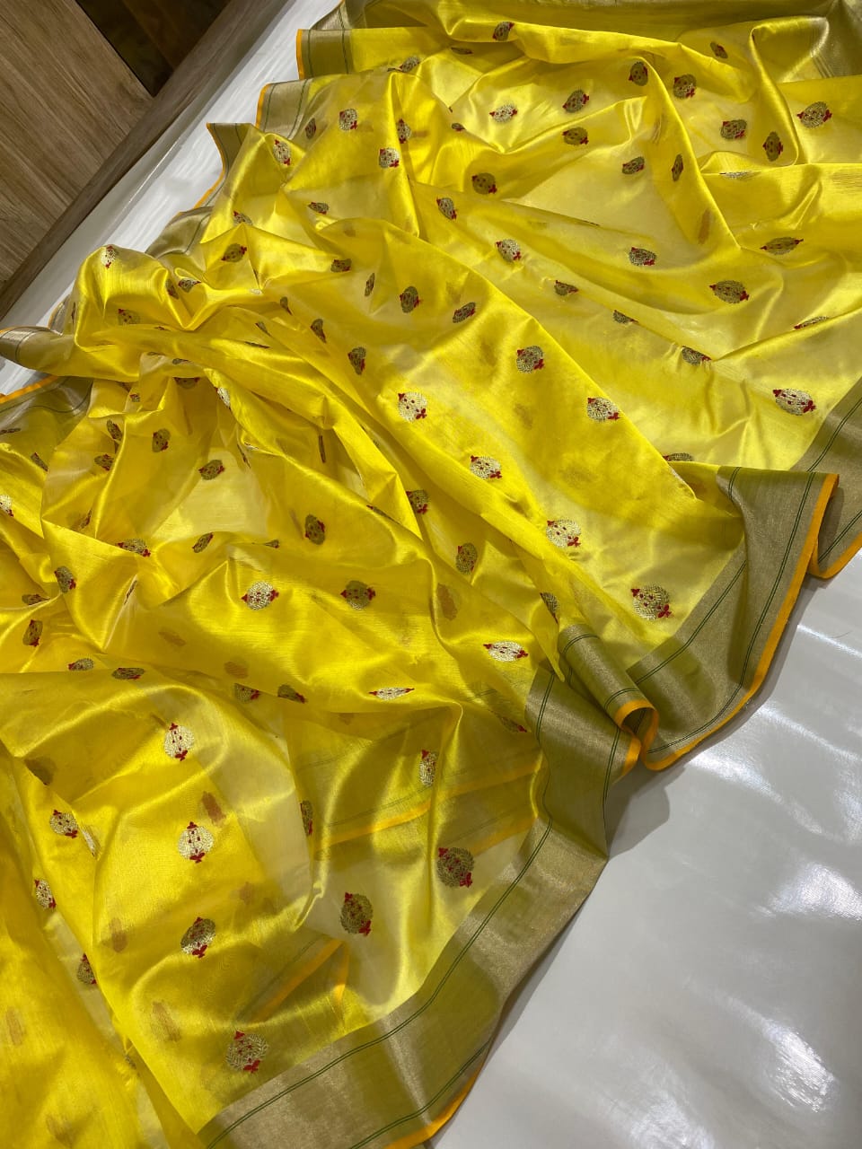 Pure Silk Chanderi – Marigold Yellow with Gold–Silver Buttas
Olive-Silver Kaddi Border & Shimmering Tissue Pallu ✨
Silk Mark Certified • Free Shipping within USA • Ships in Two Weeks