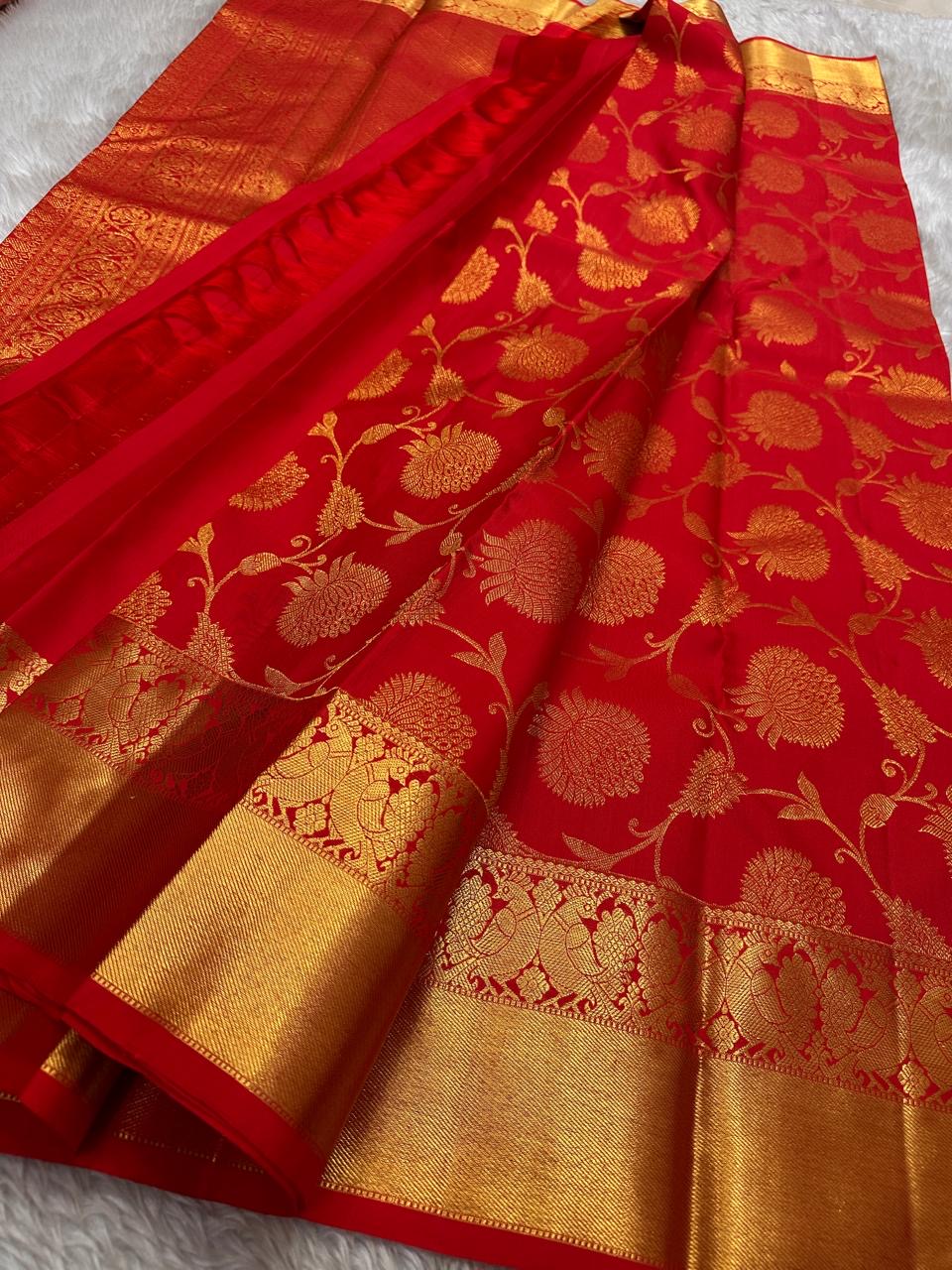 Tanvi – Vermillion Red Kanchipuram Pure Silk Saree with Floral Zari Jaal & Baavanji Border
Bold, radiant, and intricately woven varisaipettu Pallu