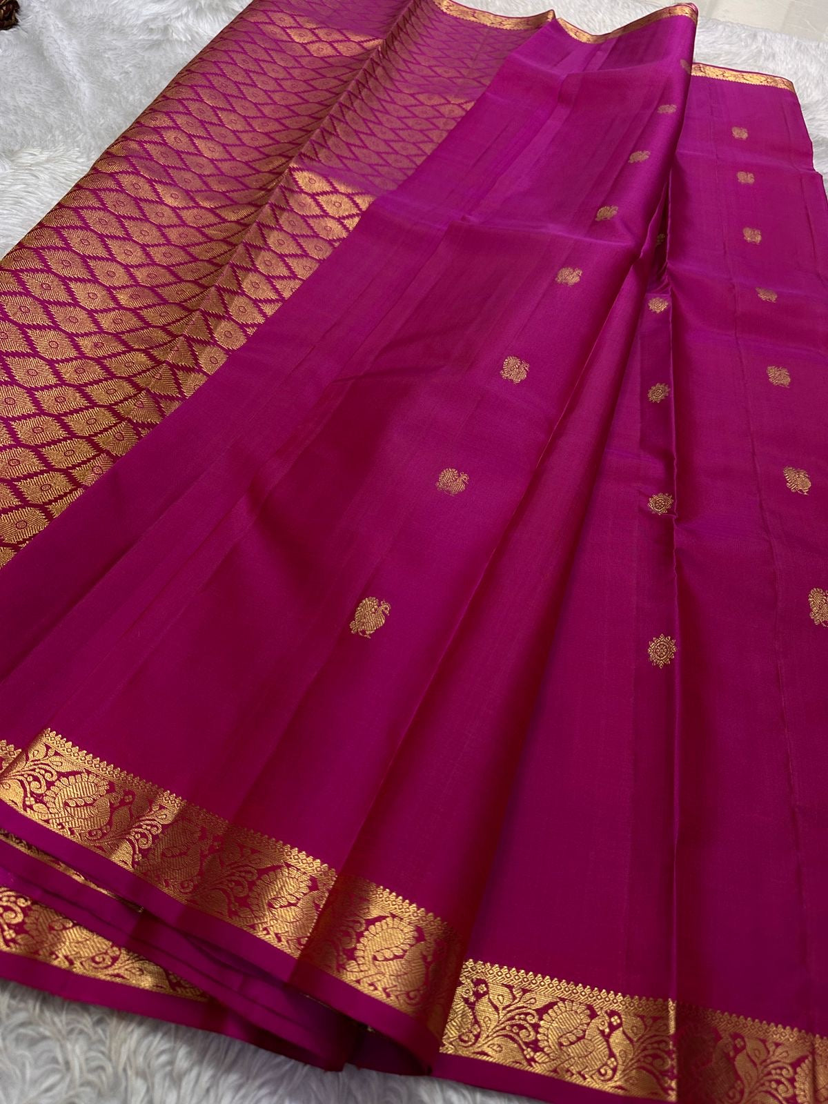 Mahima-Pink ✨ – Iconic Pink Pure Handwoven Kanchipuram Silk Saree with Baby Kamalam Buttas, Petite Muthu Seer & peacock  Floral Border, Grand Annam Zari Pallu, Bridal & Festival Ready, Silk Mark Certified, Blouse Stitching Available, Free Shipping within