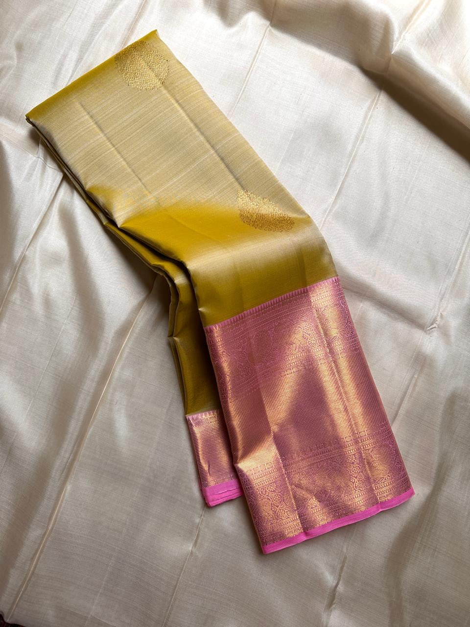The color of “festive” vibrant golden sampanga with a pink border and Pallu pure silk Kanchipuram saree bavanji rettapet vanasringaram border