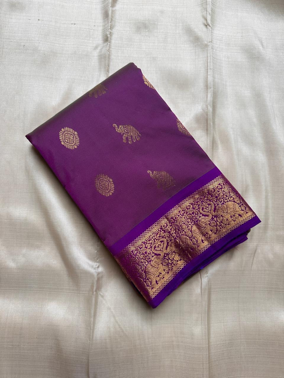 Swaram “Blossoming Plum”
Lightweight Pure Kanchipuram Silk Saree
Elephant Parade Zari-Woven Borders in Antique Gold