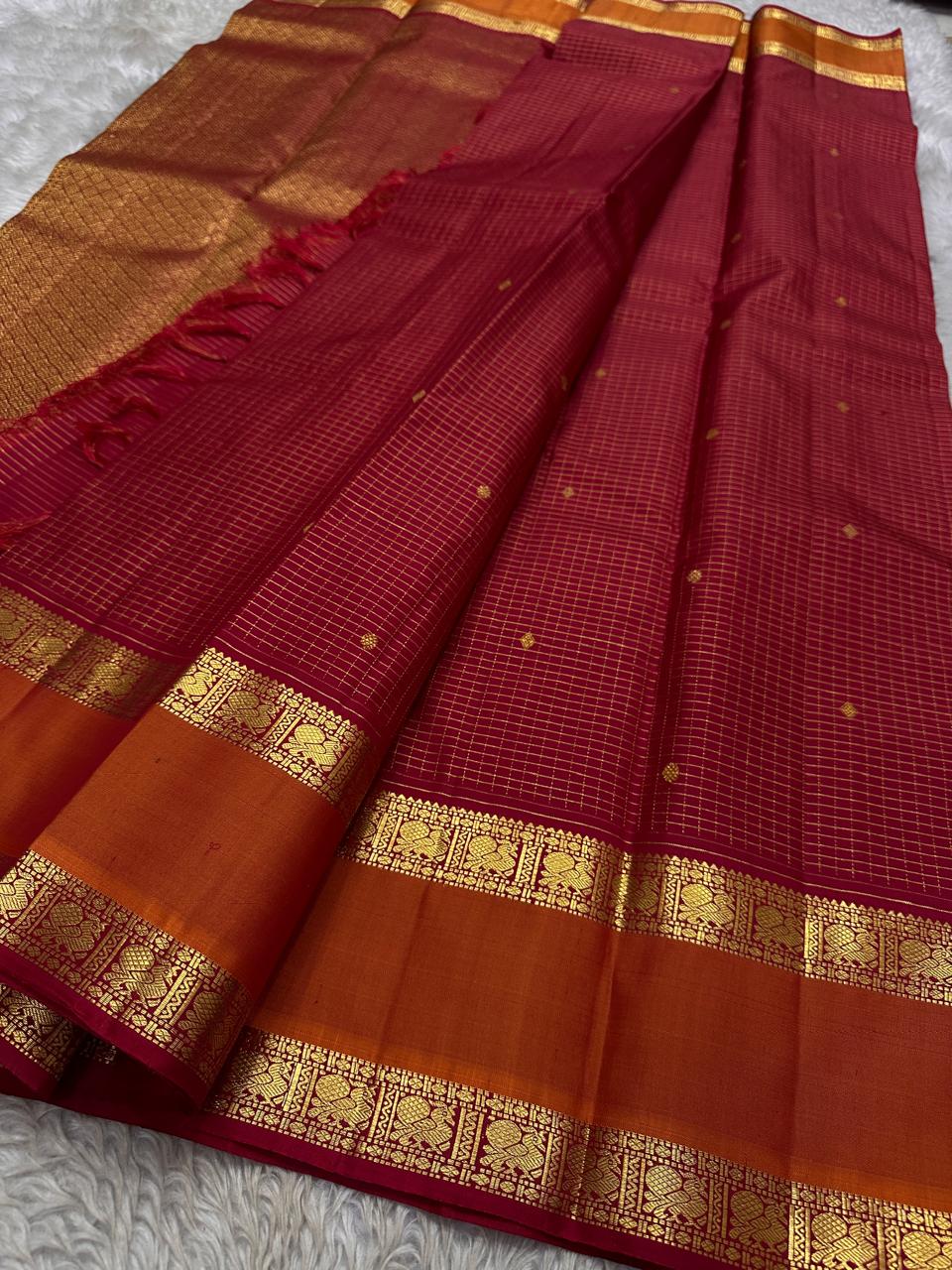 Brick Red Saffron Zari Kattam | Pure Kanchipuram Silk ✨
Brick-red body with zari kattam checks, gold buttas & saffron-orange border ❤️
Silk Mark Certified • Free Shipping within USA • Ships in Two Weeks ✅
