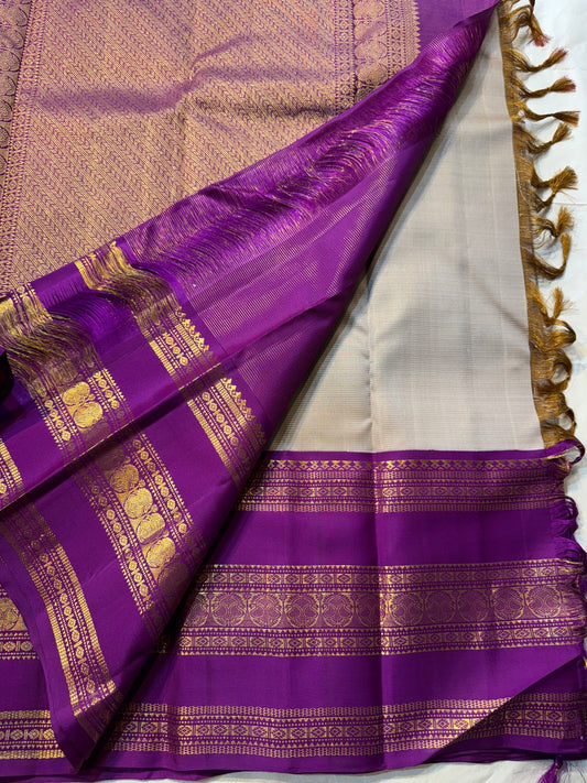 Orchid Vairaoosi ✨ – Pure Kanchipuram Silk Saree with Unique Mupettu Border


Regal Purple Vairaoosi Body with Fine Zari Pinstripes

Silver-Grey Rettapet Contrast with Unique Orchid Purple Mupettu Border