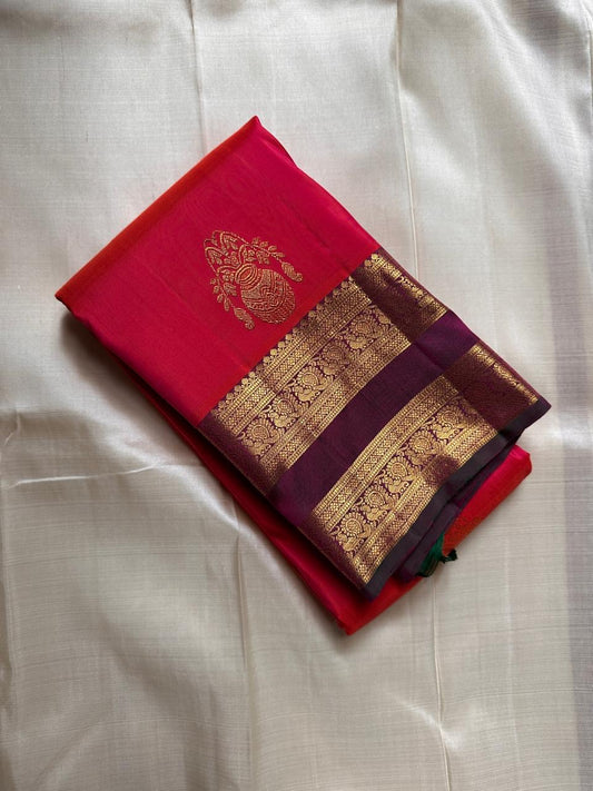 Rani Kalash – Pure Silk Kanchipuram Saree
Vibrant Rani Pink Body with Kalash Zari Buttas ✨
Deep Plum Korvai Borders in Lustrous Gold Weave
Grand Antique-Gold Brocade Pallu with Temple Elegance
Silk Mark Certified | ships in 2 weeks