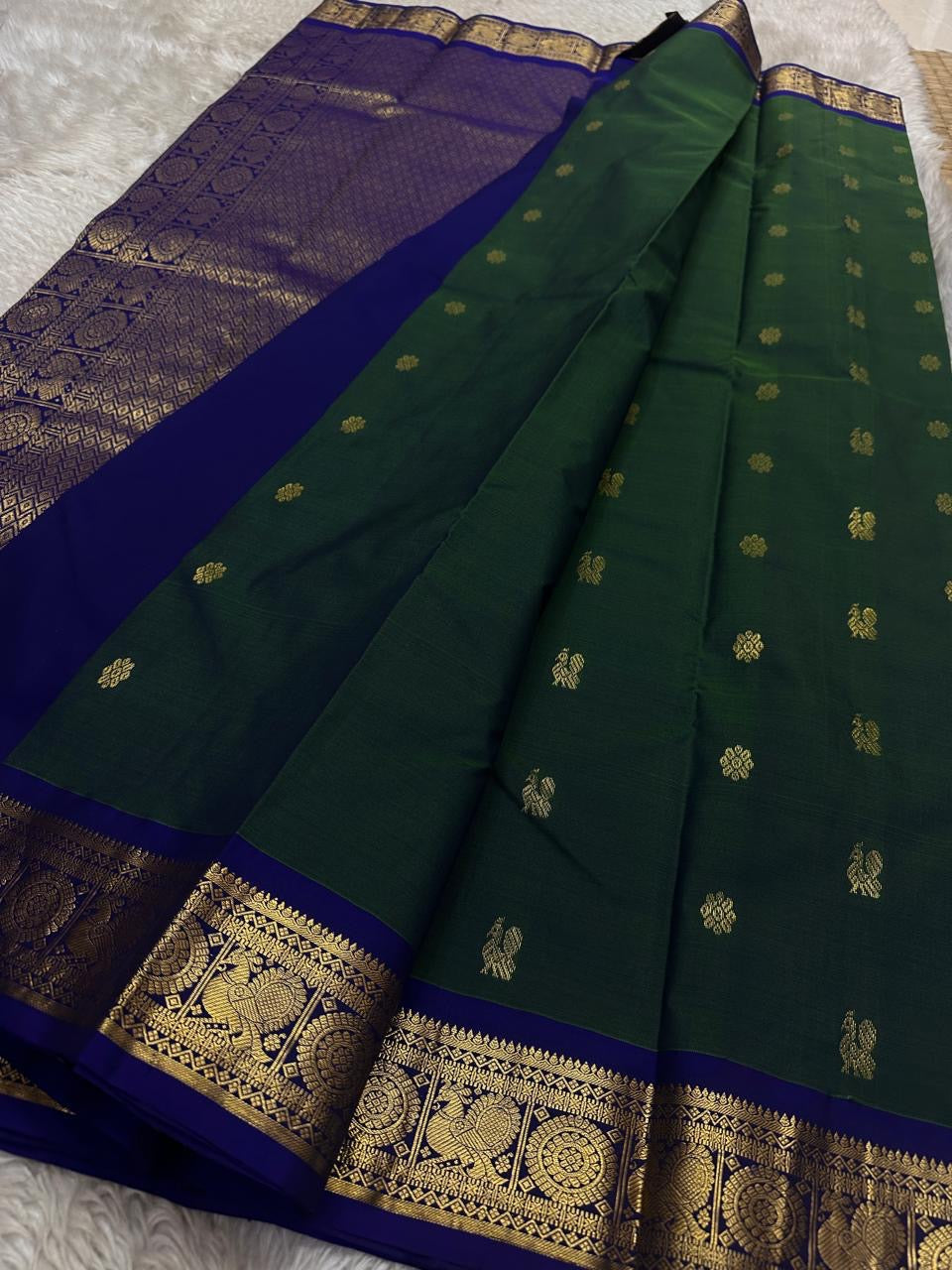 Swaram Lightweight – Enchanted Teal
Feather-Light Teal Green Kanchipuram Silk Saree
Royal Blue Zari Borders with Peacock Medallions