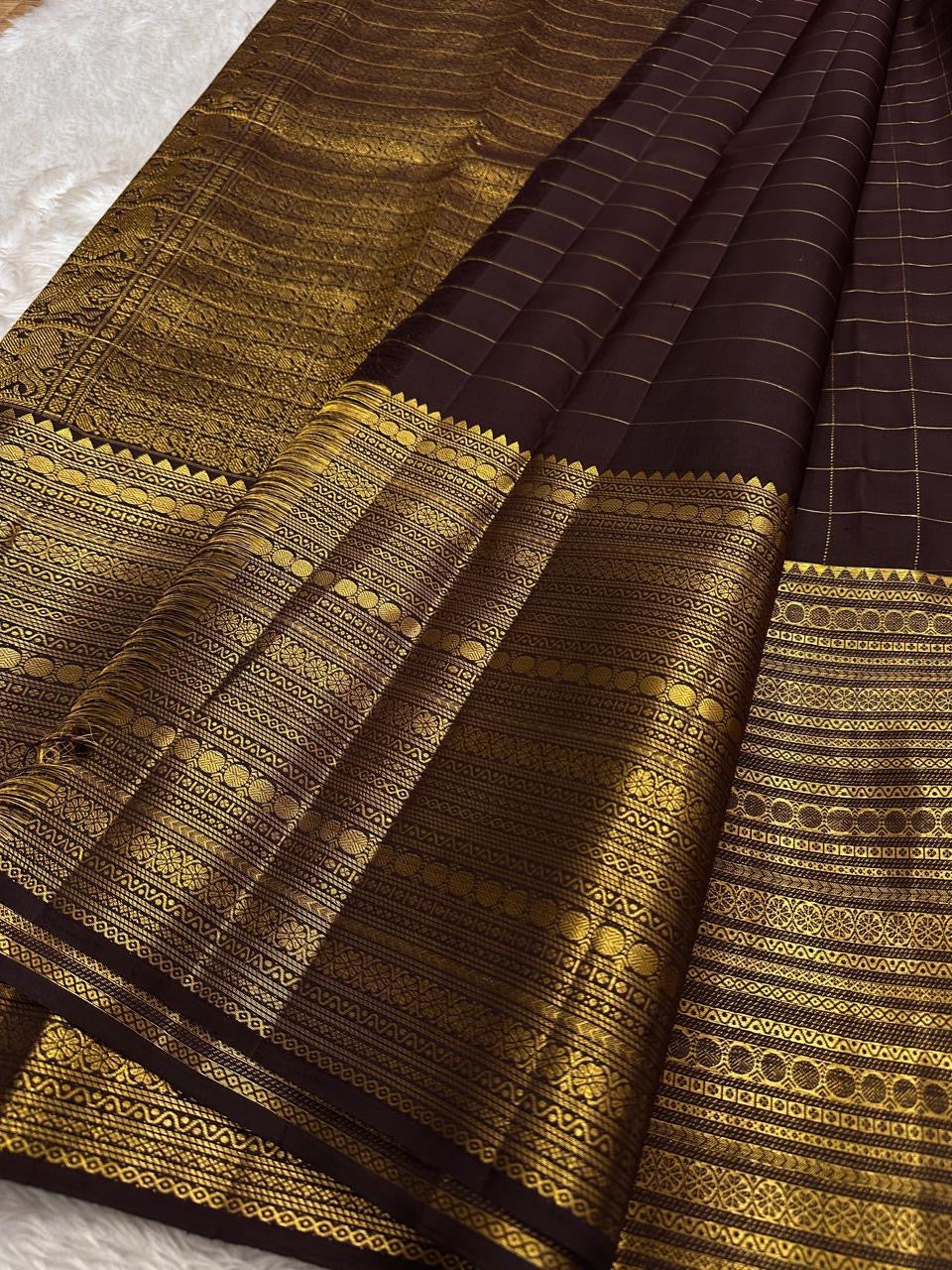 Brown Zari kattam with ornate border pure silk Kanchipuram with mayil chakram zari butta and detailed Pallu