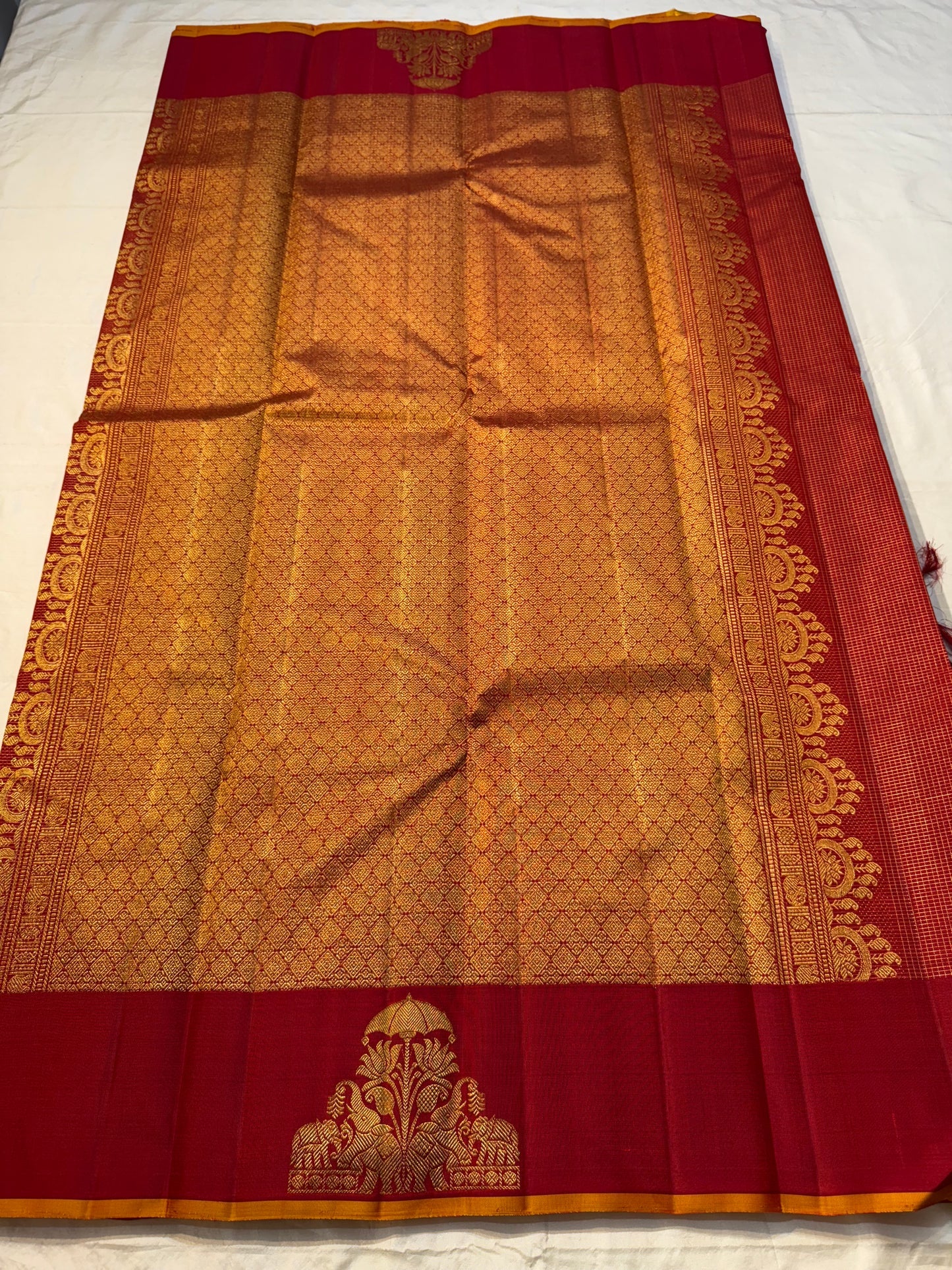 Vaaranam Kumkum — Pure Kanchipuram Silk Saree
Kumkum-red body with micro kattam checks and maroon korvai border
Silk Mark Certified • Ships in Two Weeks • Free USA Shipping ✅
