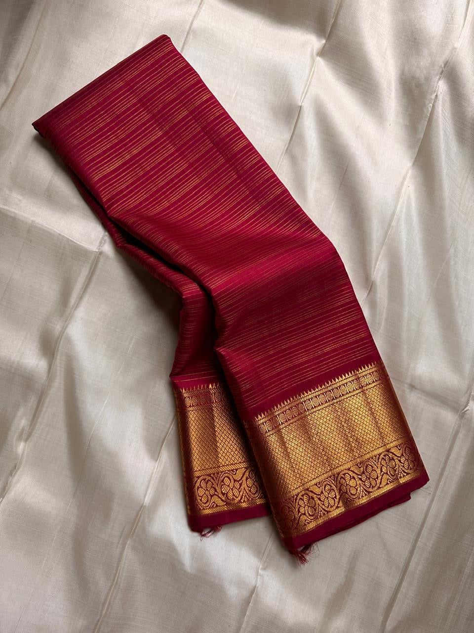 The festive red in its full glory !! ❤️

Pure silk Kanchipuram red saree with stripes and bavanji border