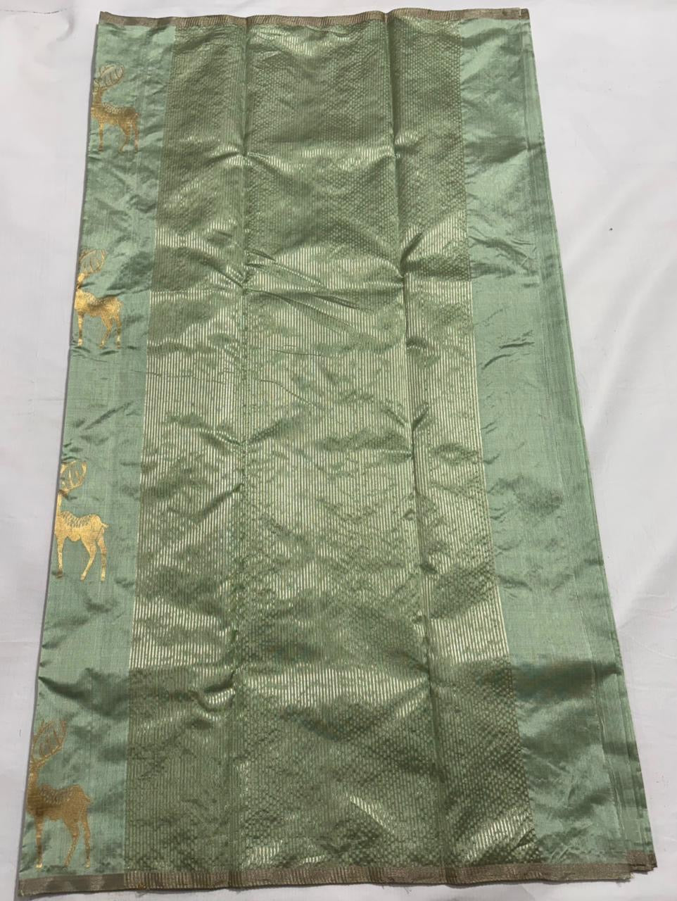 Pure Silk Chanderi – Sage Green with Gold & Silver Stag Motifs
Subtle Kaddi Border & Matching Sage Tissue Pallu ✨
Silk Mark Certified • Free Shipping within USA • Ships in Two Weeks