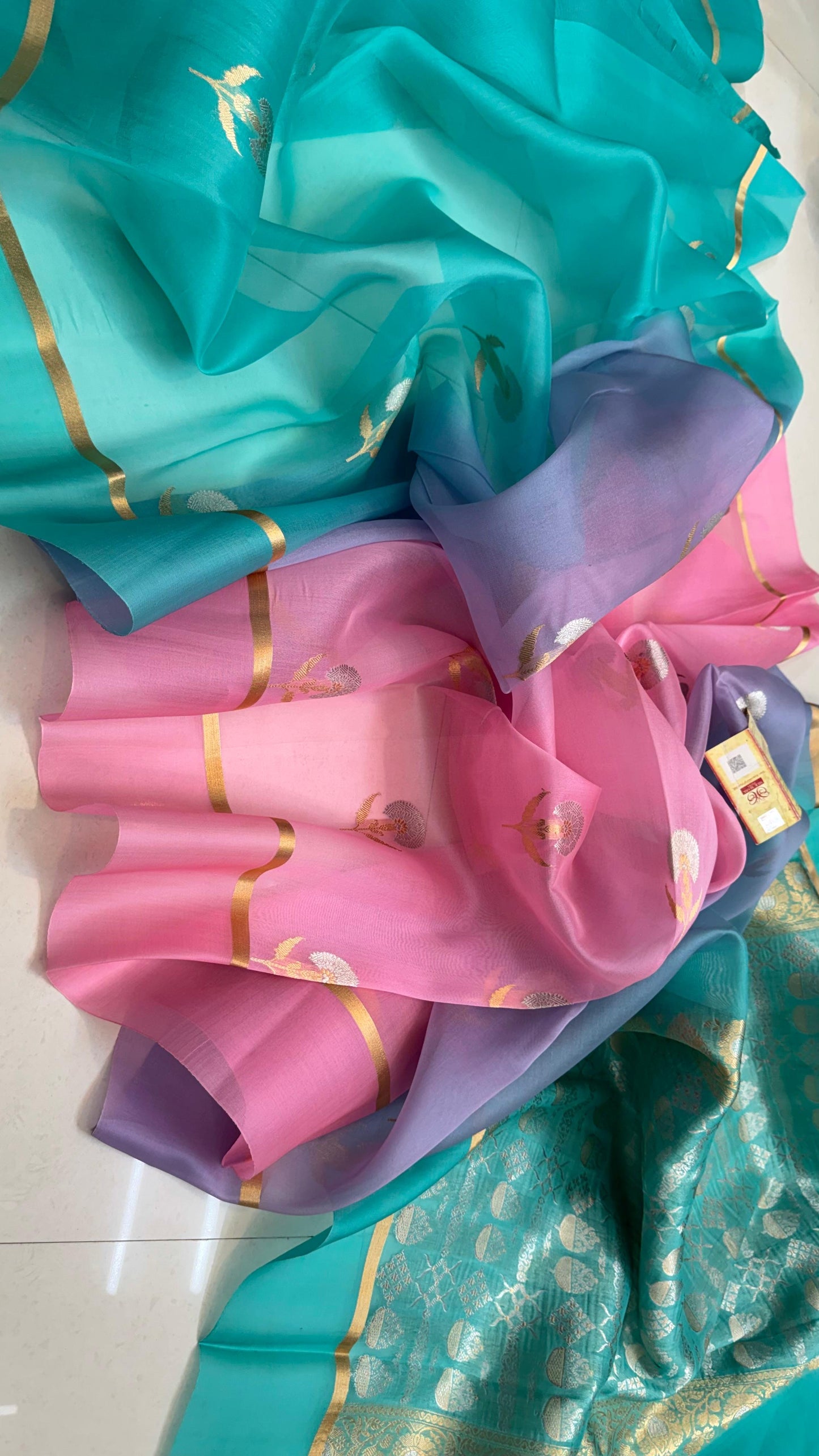 Pure Ektara Kora Silk Handloom Banarasih Saree Parrot green to aqua blue ombré • Kadhua sona-roopa floral buttas • Raw-Mango style minimal weave Silk Mark Certified ✅ • Free USA Shipping ✅ • ships in 2 weeks ✅