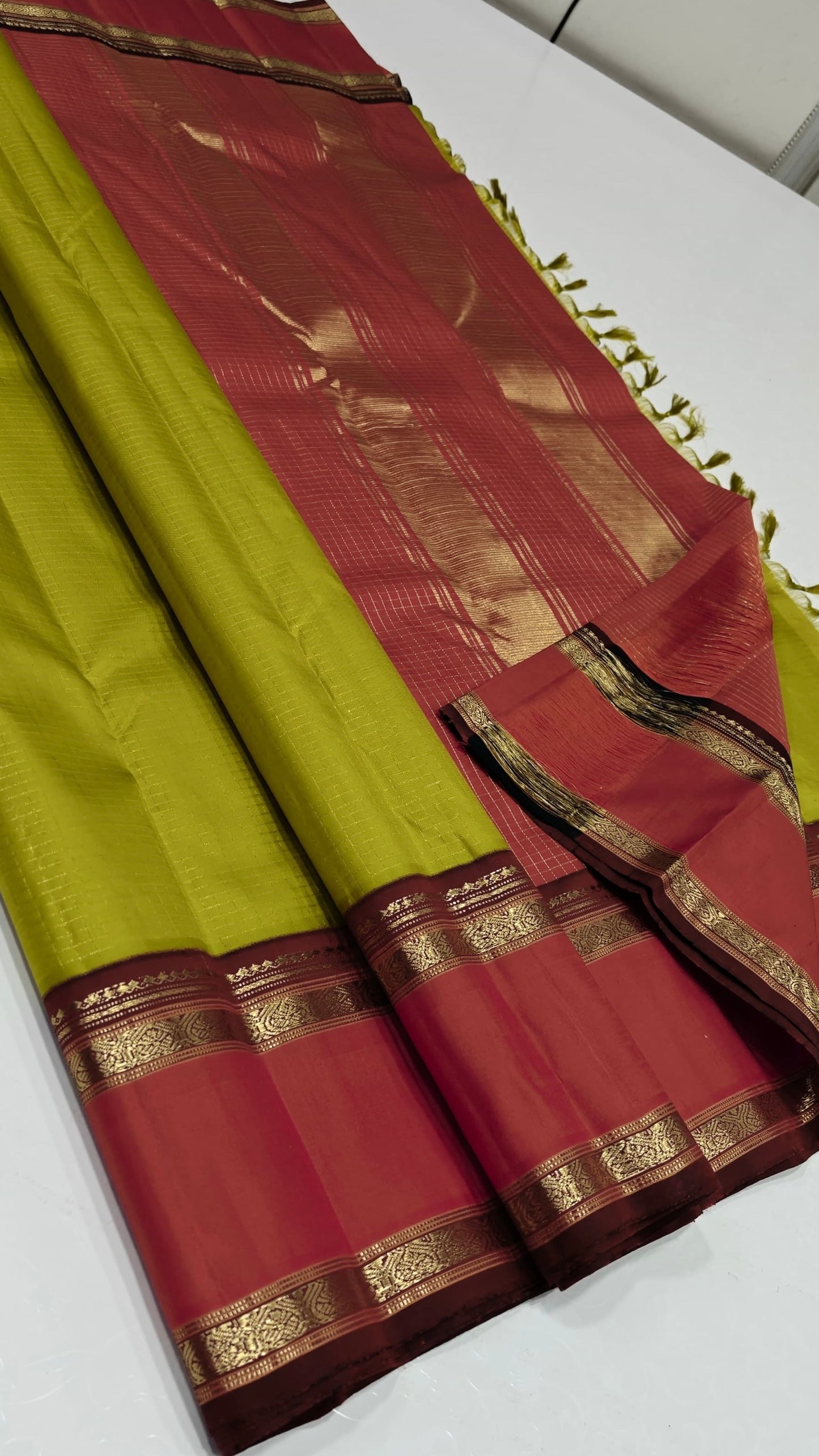 Poornima — Pure Kanchipuram Silk Saree (Lime Green × Sindhoor Red)
Elegant haritha-lime body with subtle self-checks and rich sindhoor-red korvai borders in pure zari weave
Silk Mark Certified • Fall & Pico Done • Blouse Stitching Available ($30) • Free S