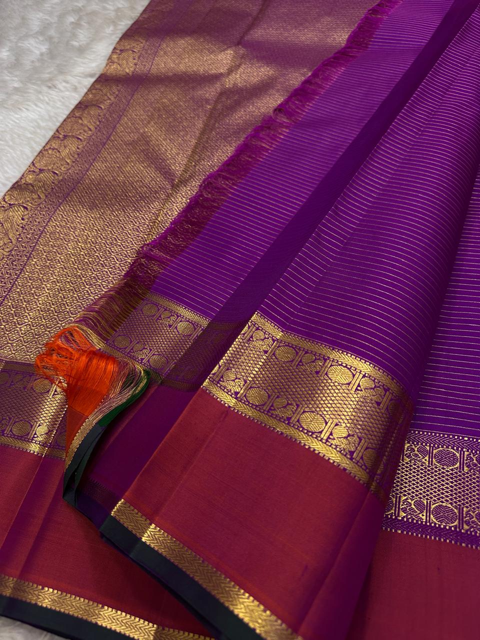 Amethyst Purple Saffron green selvedge Zari Kattam | Pure Kanchipuram Silk ✨
Amethyst body with zari kattam checks, gold buttas & saffron-orange border 💜
Silk Mark Certified • Free Shipping within USA • Ships in Two Weeks ✅