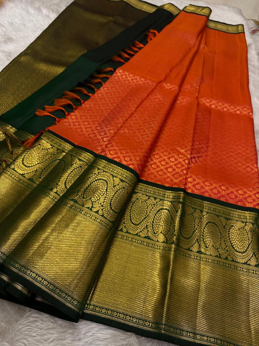 Gayatri ✨ – Fiery Orange Kanchipuram Pure Silk Saree
with All-Over Diamond Brocade & Paisley Buttas
Broad Bottle-Green Korvai Border in 3gms Pure Zari 🌿
Majestic Deep Green Pallu with Jaal & Vine Motifs
Silk mark zari certificate provided