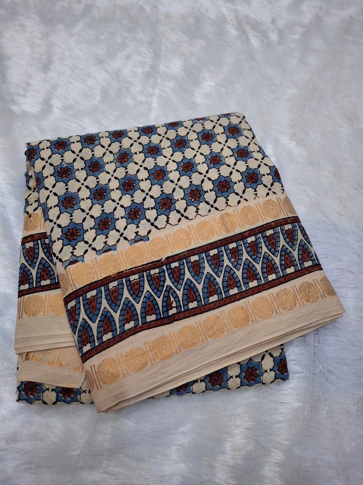 Ajrak Hand Block Print on Pure Madurai Cotton Saree
Clamp-dyed borders by Kattuchayam artisans, naturally dyed in Gujarat
Handcrafted Cotton Elegance • Free Shipping within USA • Ships in Two Weeks