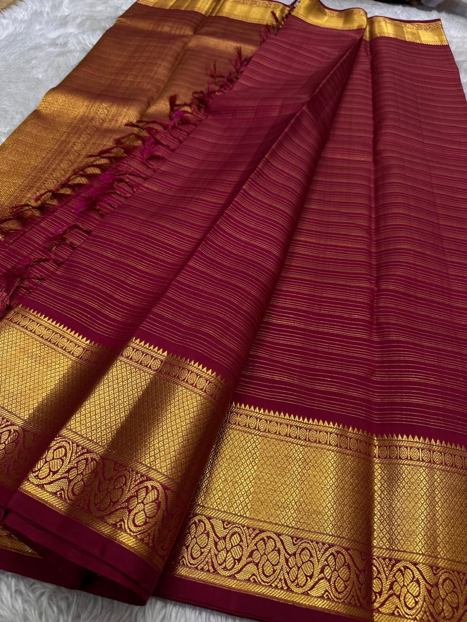 The festive red in its full glory !! ❤️

Pure silk Kanchipuram red saree with stripes and bavanji border