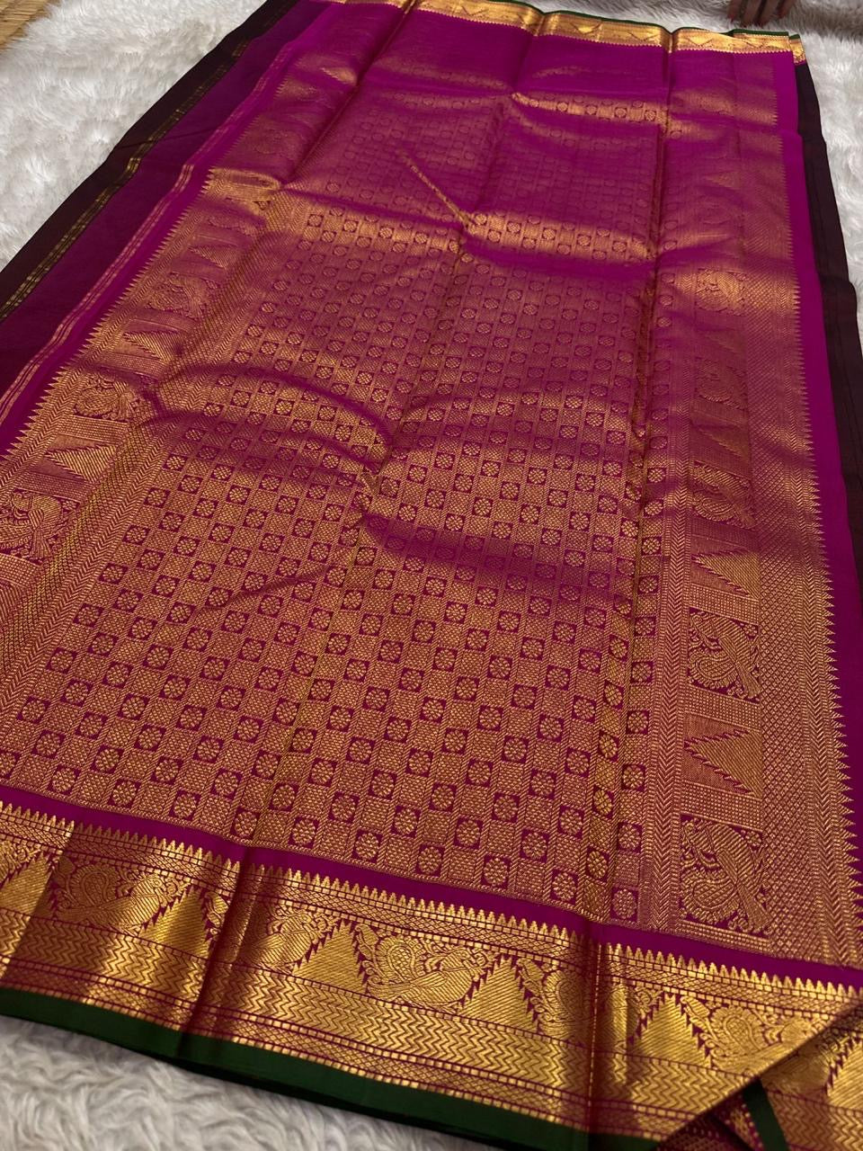 Berry Ruby Kamalam Butta — Pure Kanchipuram Silk
Lotus zari buttas on deep ruby silk with rani korvai border
Silk Mark Certified • Free Shipping within USA • Ships in Two Weeks