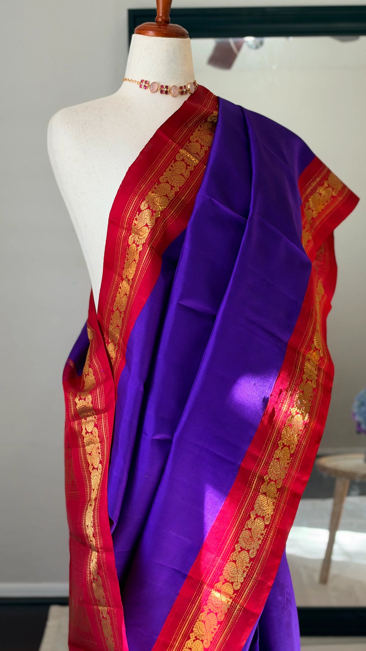 Oodha Violet Mayil Pettu Korvai Kanchipuram silk saree with Arakku red Korvai borders and gold zari, photo 7 of 8